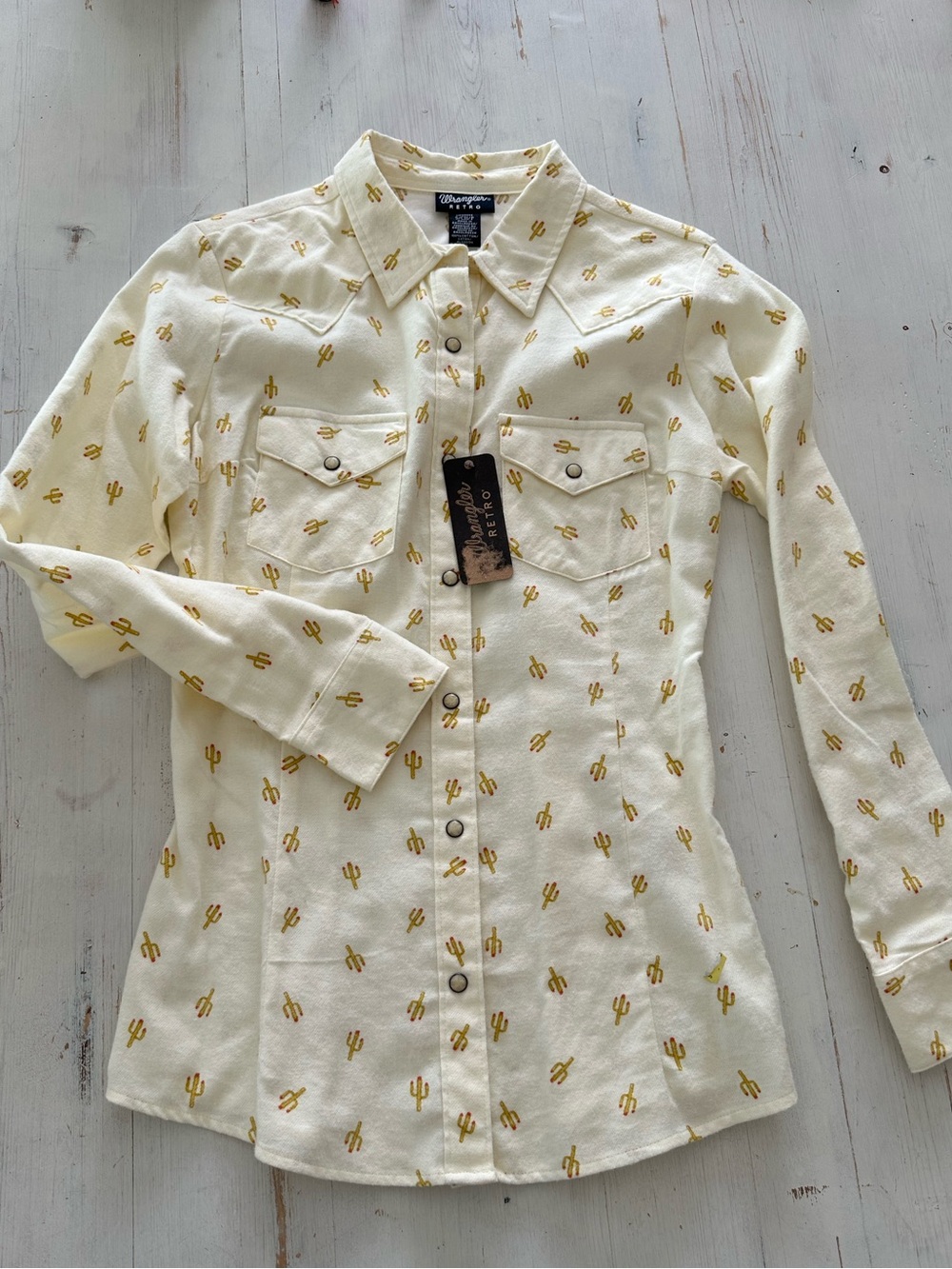 Wrangler retro women’s cowgirl Cream Cactus Western Shirt button up nwt
